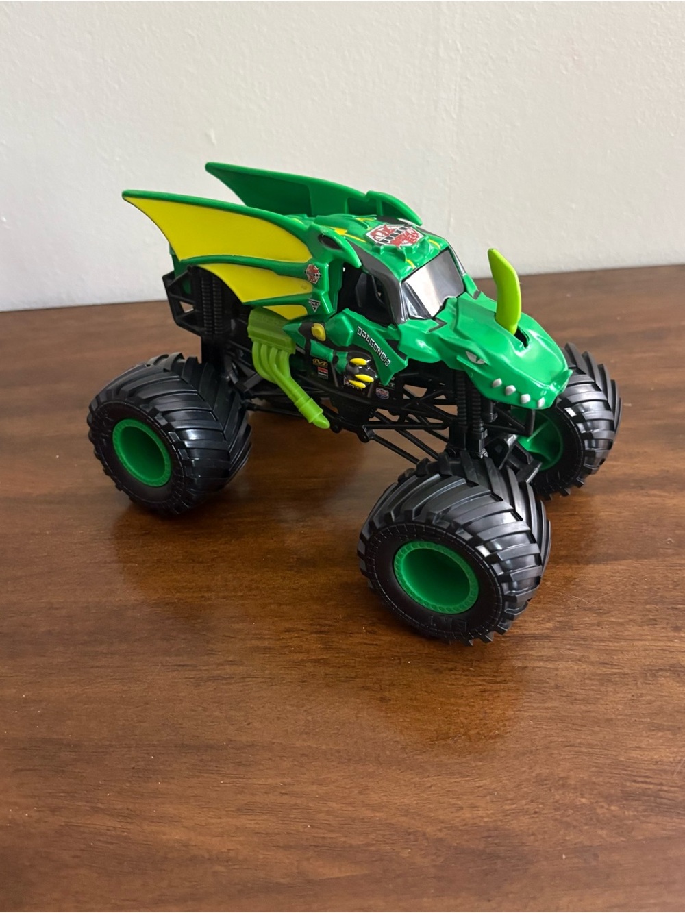 Monster Jam Monster truck toy green black good condition 8” X 5”